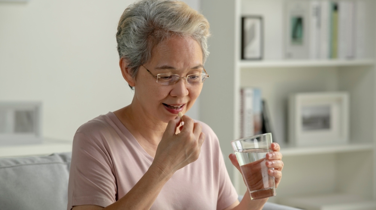 Mohammadreza drinks water from a glass 