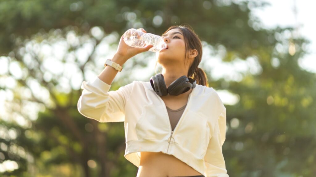how much water should i drink to lose belly fat